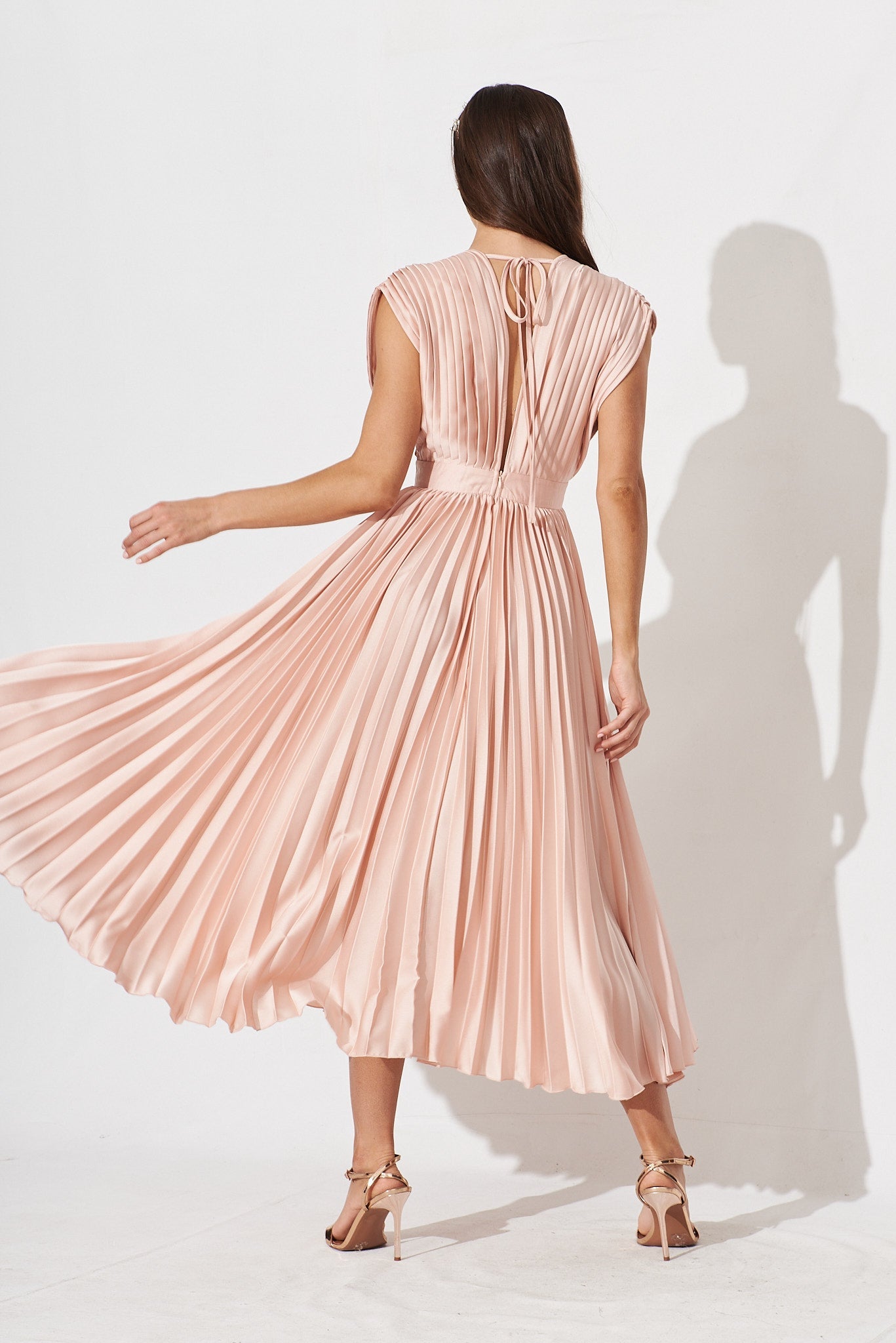 Anetta Midi Dress In Pleated Blush Satin