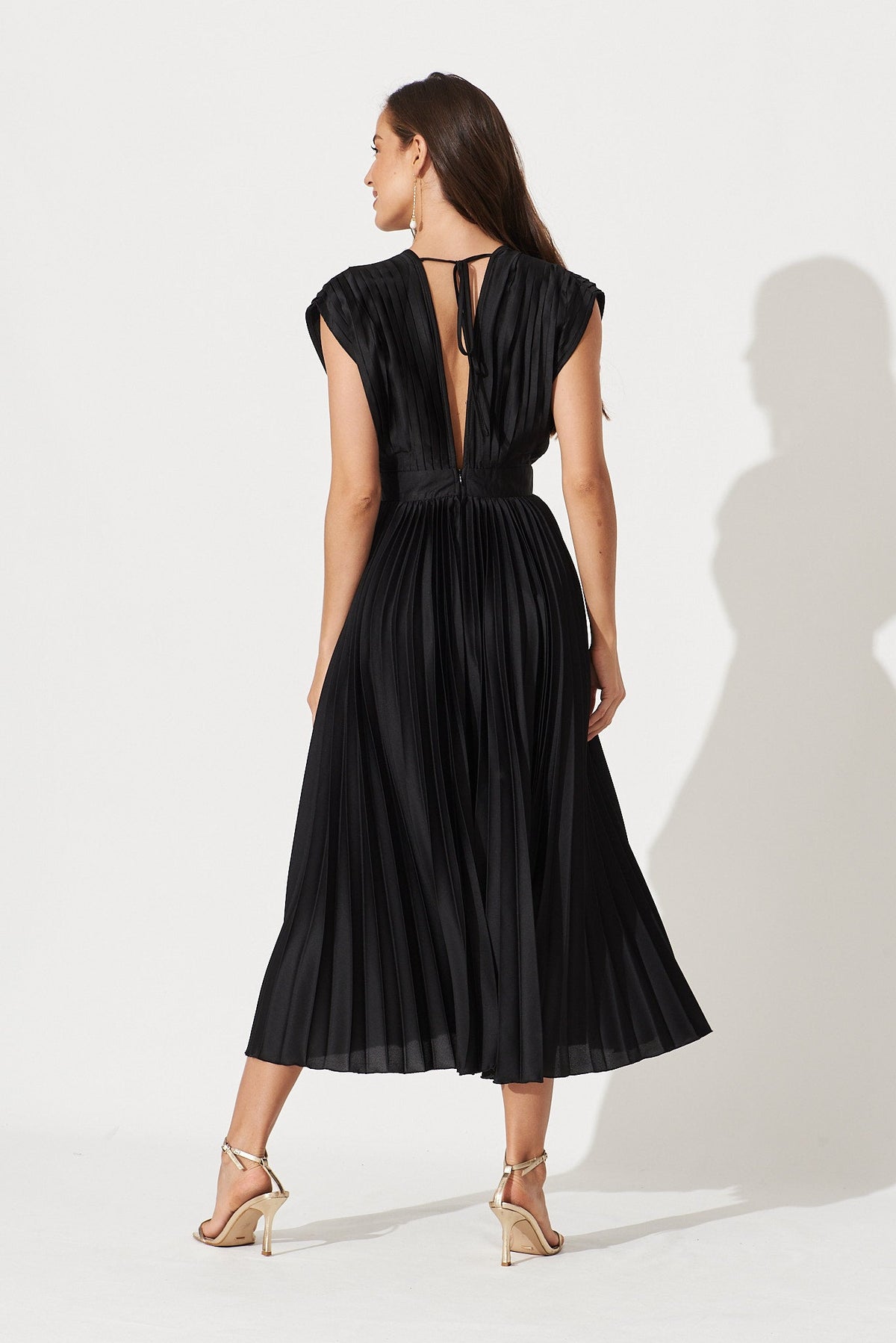 Anetta Midi Dress In Pleated Black Satin