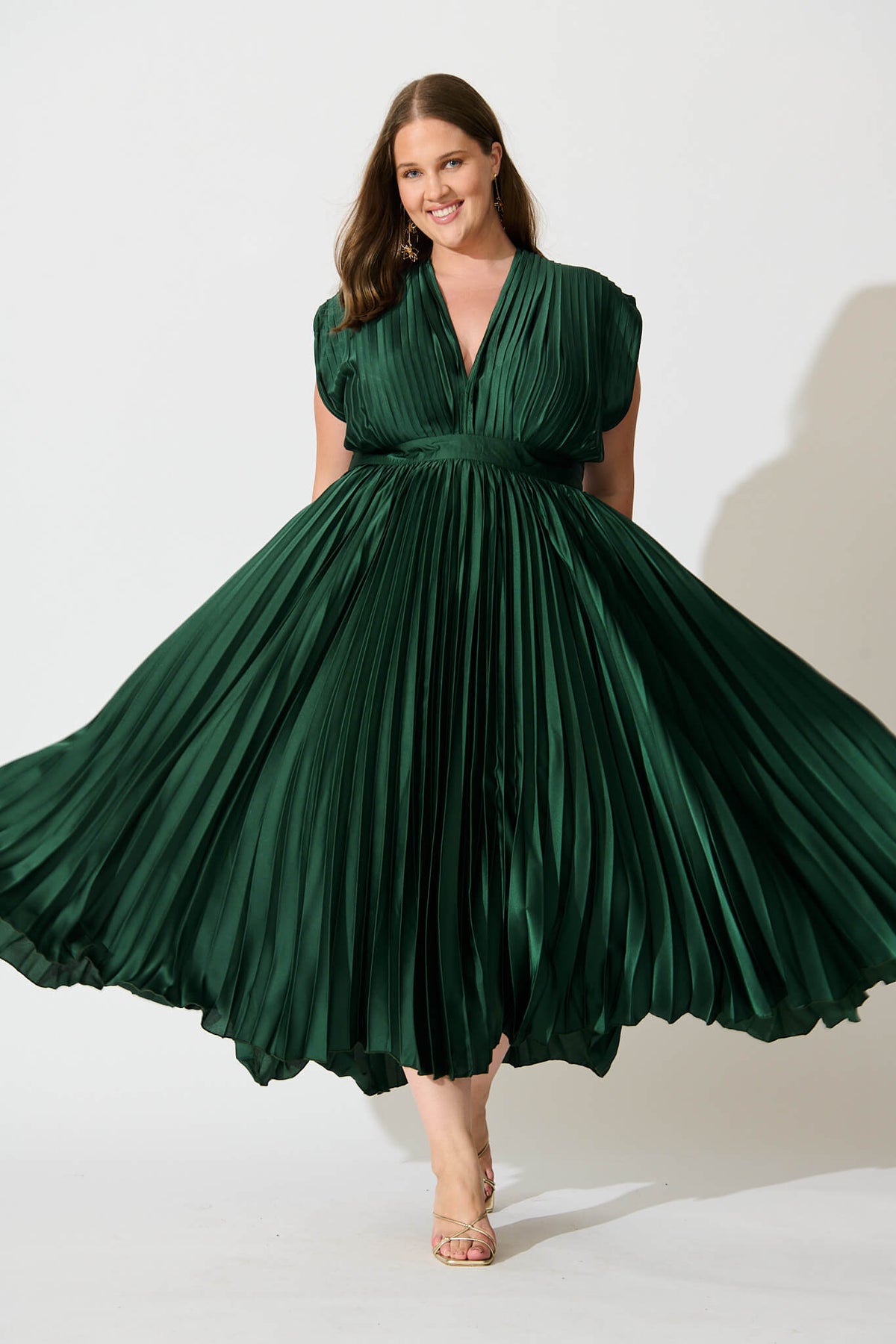 Anetta Midi Dress In Pleated Emerald Satin