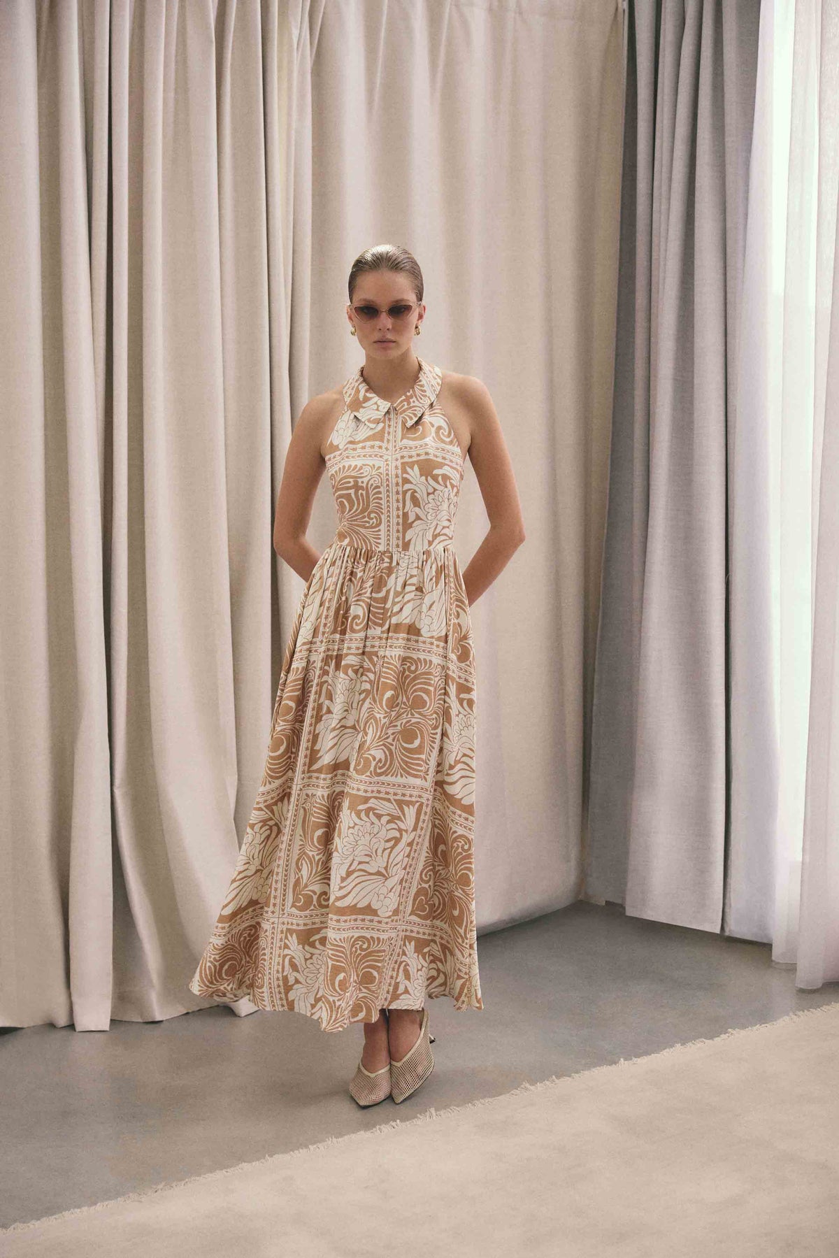 CURAAE Sandi Collar Midi Dress in Beige