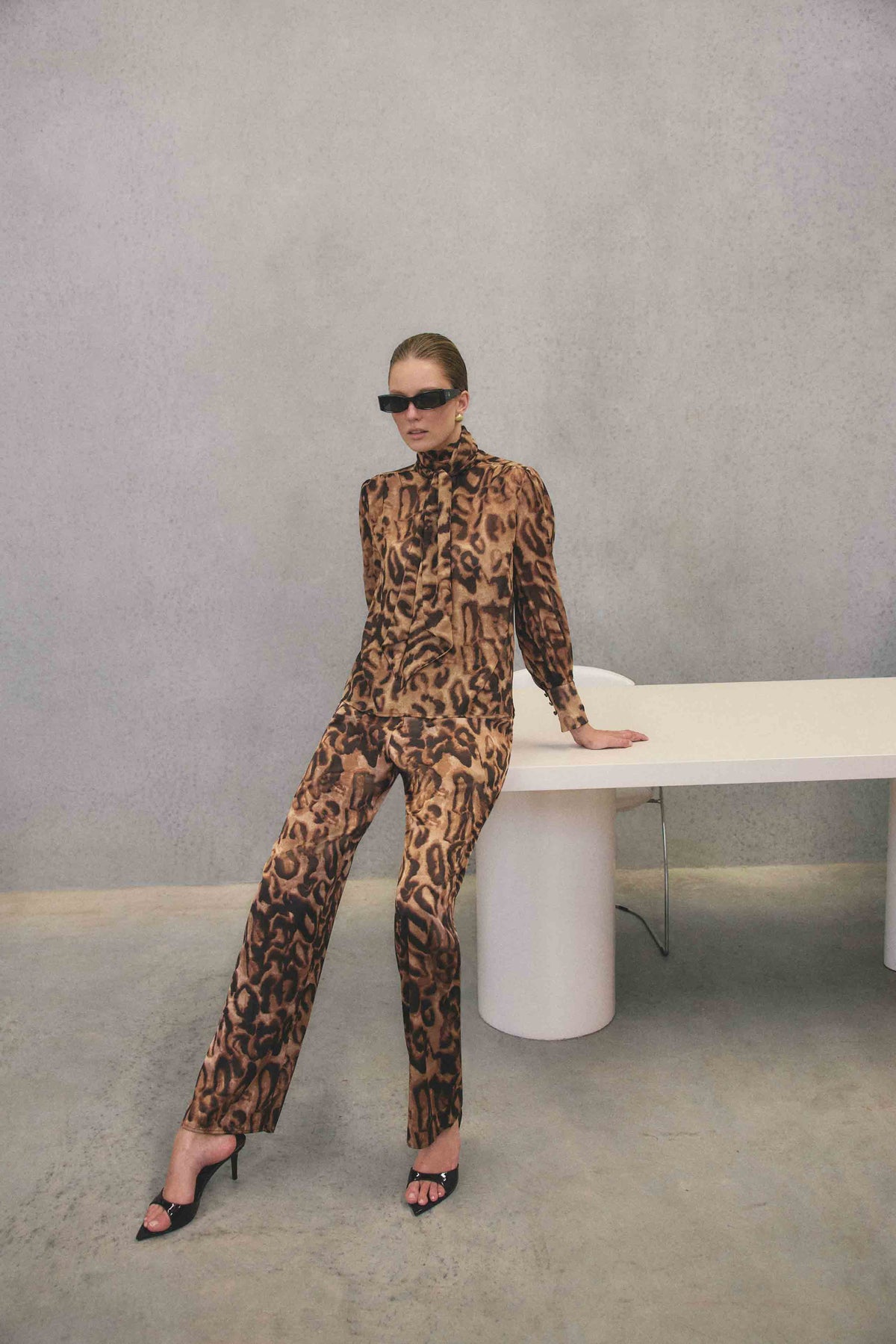 CURAAE Zali Blouse & Pants Set in Leopard Print