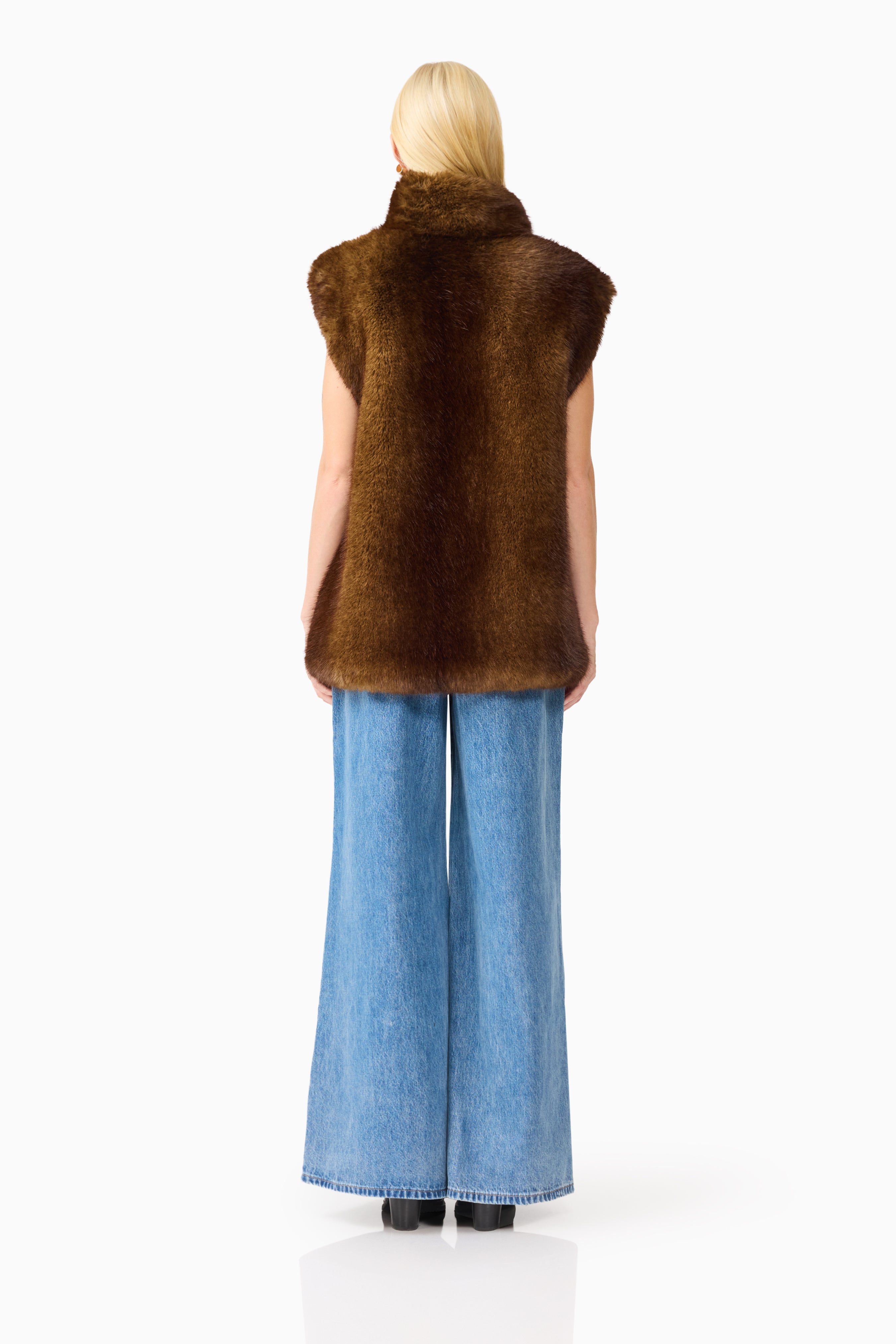 CURAAE Winona Vest in Brown
