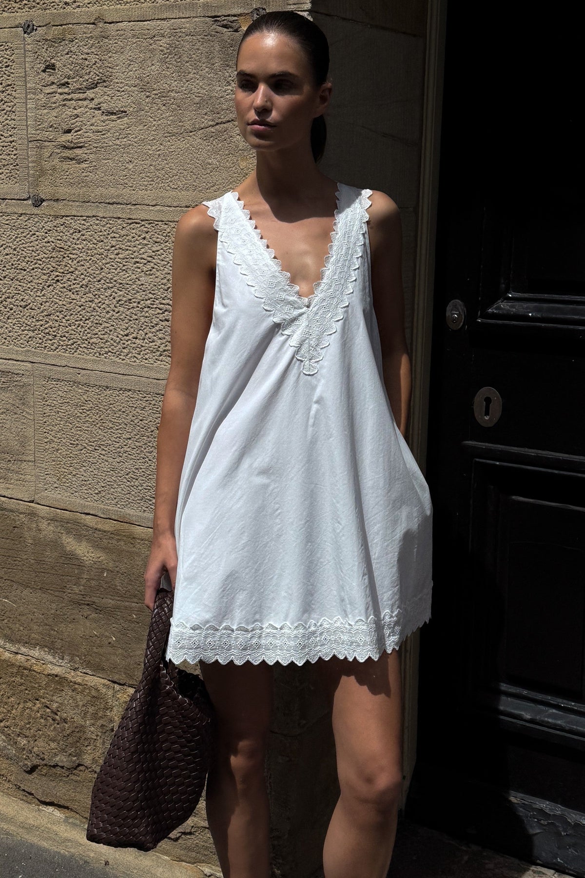 ANNABEL WHITE SLEEVELESS V NECK MINI DRESS