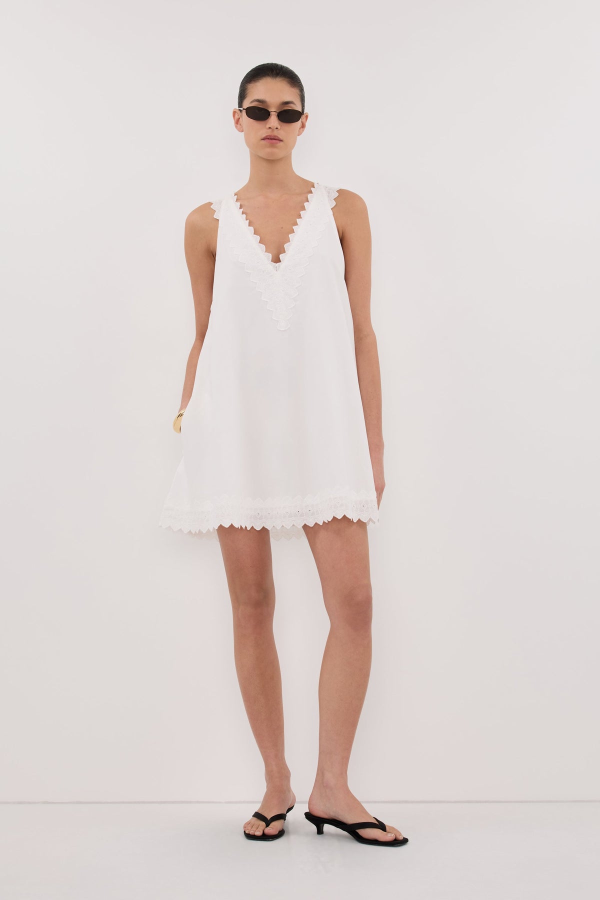 ANNABEL WHITE SLEEVELESS V NECK MINI DRESS