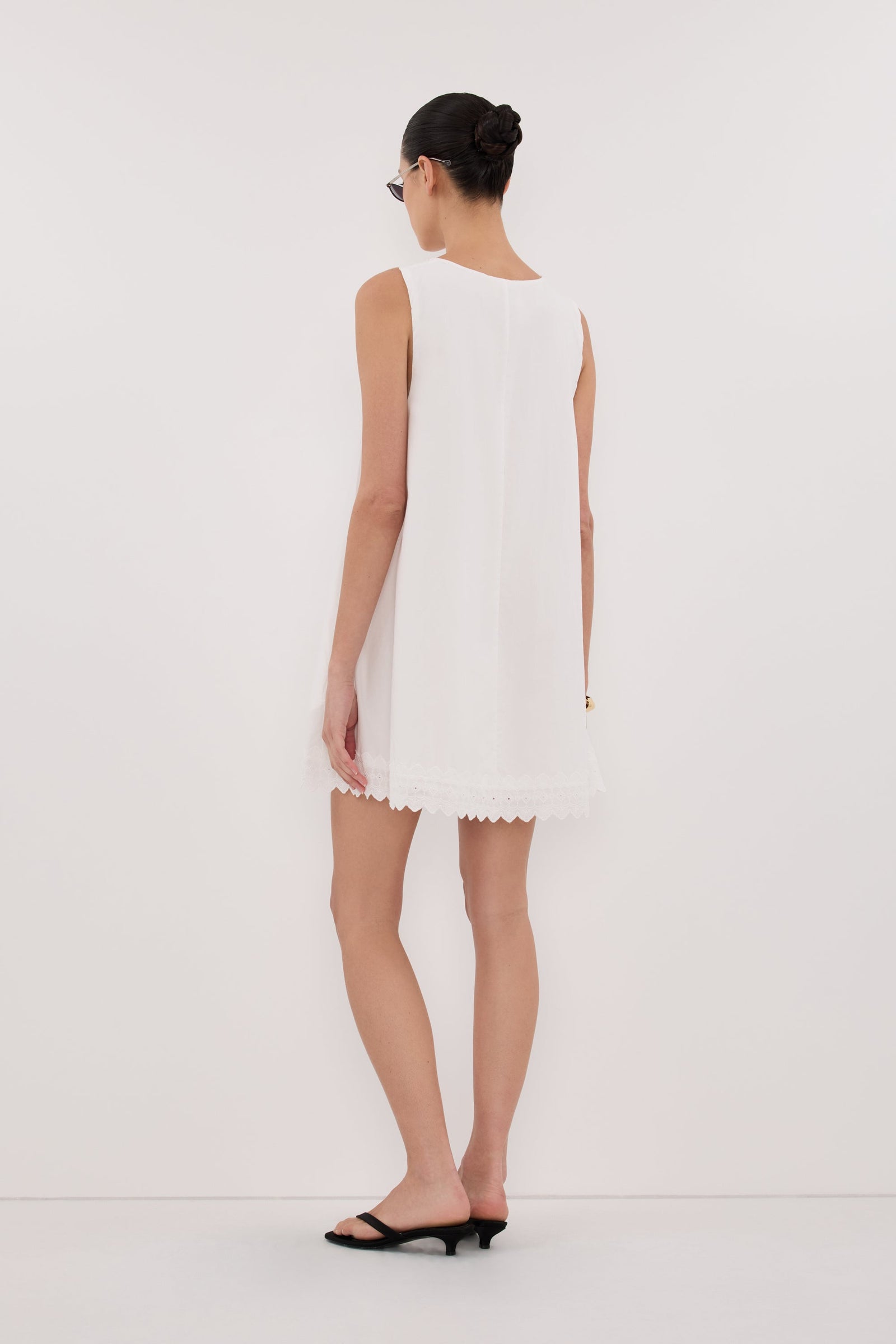 ANNABEL WHITE SLEEVELESS V NECK MINI DRESS